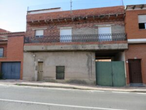 Estupenda casa para reformar con gran solar en Porzuna
