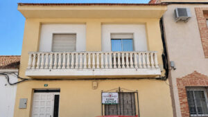 Casa de cuatro dormitorios con terraza en El Robledo